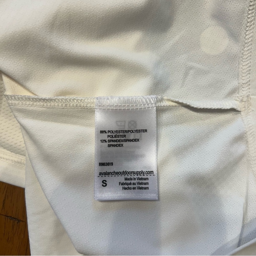 *NWT* Avalanche Cream Women’s Short Sleeve T-Shirt w/UPF 50+ Protection, Small - Picture 15 of 16